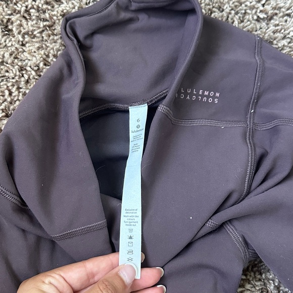 Lululemon - Picture 3 of 4